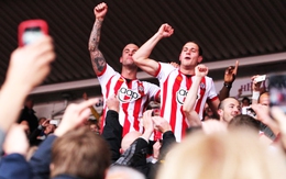 Fan Southampton ‘khổ’ nhất nước Anh, còn fan Man Utd đội mưa nhiều nhất