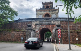 Cắm biển báo tốc độ 30km/h trong Kinh thành Huế: Rất bất tiện cho người dân