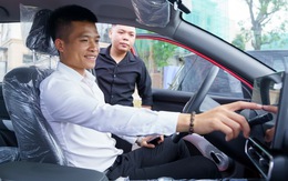 VinFast bàn giao lô xe Limo Green đầu tiên