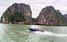 Tàu quân y và xuồng cơ động trực 24/24h trên vịnh Hạ Long