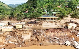 Lũ 'xóa sổ' trường học biên giới, hiệu trưởng đau quặn lòng