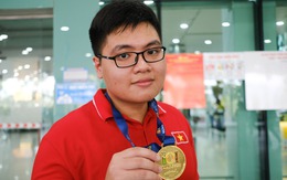 Quy Nhơn chào đón chàng trai vàng Olympic Tin học quốc tế Lê Kiến Thành trở về