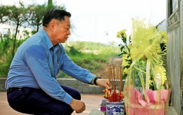 Trưởng Ban Tuyên giáo và Dân vận Trung ương tưởng niệm các anh hùng liệt sĩ tại Quảng Trị