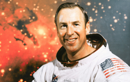 Phi hành gia huyền thoại Mỹ Jim Lovell qua đời ở tuổi 97