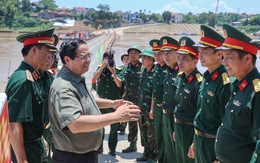 Thủ tướng kiểm tra tiến độ cầu Phong Châu, chỉ đạo đẩy nhanh tuyến cao tốc mới tại Phú Thọ
