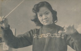 Nữ nhạc trưởng đầu tiên của Việt Nam, NSƯT Bình Trang, vừa qua đời