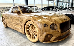 Xe Bentley gỗ đắt ngang xe thật, báo Tây so sánh giống với hàng Việt