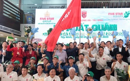 Tài Em cùng đội bóng Long An xuất quân, có ngoại binh người Ukraine