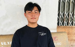 Học sinh giỏi tỉnh vào TP.HCM chà nhám đàn piano ở xưởng kiếm tiền học đại học