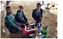 Có hay không chiếc ‘máy phát điện 6 tiếng chạy bằng 1 lít nước tiểu’?