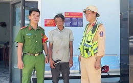 Người đàn ông đạp xe lạc vào cao tốc được CSGT giúp đỡ