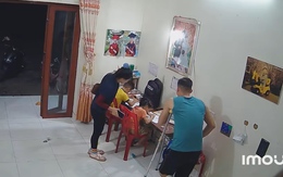 Hai con vội tắt tivi học bài khi nghe bố nói 'sư tử về'