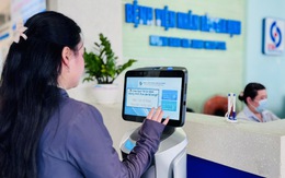 Robot tiếp tân hướng dẫn người bệnh ở Bệnh viện Nhân dân Gia Định