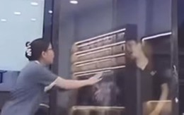 Thanh niên u đầu vì kính cường lực quá sạch