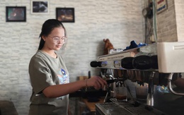 Nhờ ChatGPT, cô gái 18 năm ở trọ tìm ra học bổng Tiếp sức đến trường