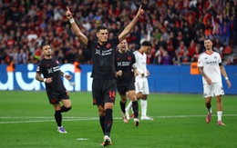 Leverkusen giành chiến thắng kịch tính chỉ với 9 người trên sân