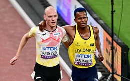 Khoảnh khắc ấm áp ở giải điền kinh thế giới: VĐV hy sinh thành tích dìu đối thủ về đích