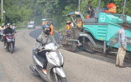 Tăng tốc thảm nhựa mặt đường đèo Bảo Lộc