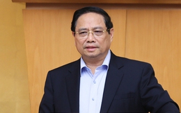 Thủ tướng: Nghiên cứu bỏ giấy phép đầu tư ra nước ngoài nhưng kiểm soát lợi dụng chuyển tiền