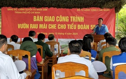 Đoàn đại biểu TP.HCM tiếp sức cho cán bộ, chiến sĩ và nhân dân trên đảo ngọc