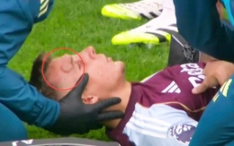 Hậu vệ Aston Villa u đầu vì va chạm với đồng đội Emiliano Martinez