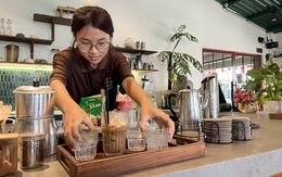 Đậu đại học nhưng còn nợ tiền luyện thi tốt nghiệp, nữ sinh Cần Thơ 1 ngày làm thêm 3 công việc