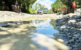 Con đường khốn khổ được ví von 'ao nước, ruộng cày' ở Đà Nẵng