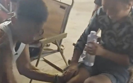 Mê trekking mà yếu, khách nữ thuê dàn 'hậu cung' 24 trai đẹp giúp leo núi