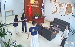 Nam nhân viên quê một cục với khách khi mặc váy nhảy đu trend