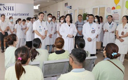 Bác sĩ, dược sĩ được xếp lương từ bậc 2 ngay khi tuyển dụng, nâng phụ cấp ưu đãi lên tối thiểu 70%