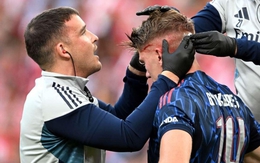 Gyokeres đổ máu trong chiến thắng của Arsenal