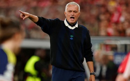 Mourinho làm HLV của Benfica, đội bóng khiến ông bị sa thải 20 ngày trước đó