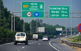 Cảnh sát hướng dẫn xe tải và xe khách không đi vào làn trái trên 7 tuyến cao tốc, chưa xử phạt