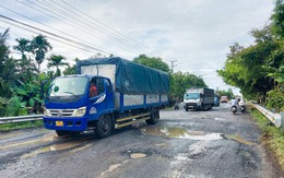 Gần 10km quốc lộ 61 nát như tương, dân ngao ngán