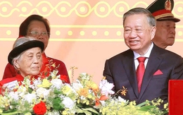 Mẹ Việt Nam Anh hùng ngồi cạnh Tổng Bí thư Tô Lâm trong lễ diễu binh mừng Quốc khánh 2-9
