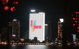 Logo 50 năm thành lập báo Tuổi Trẻ xuất hiện tại tòa nhà M Landmark Residences Đà Nẵng