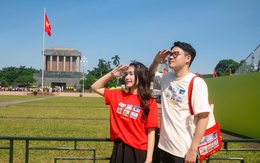 Bạn trẻ kể chuyện yêu nước qua thời trang hiện đại