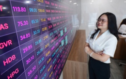 Tiền vào chứng khoán sụt giảm, dự báo VN-Index ra sao khi trống vắng thông tin?