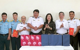 Bộ trưởng Bộ Y tế thăm cán bộ, chiến sĩ trạm ra đa ở Côn Đảo