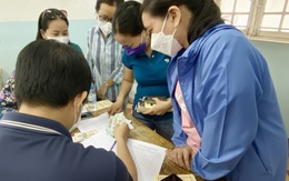 Biến tướng lạm thu đầu năm học nào cũng gây bức xúc, làm sao ngăn chặn?