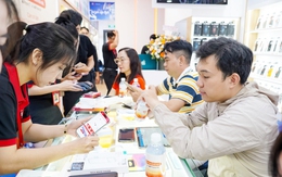 iPhone 'hot' nhưng nhà bán lẻ không vui