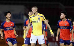 Đội bóng có nhiều tuyển thủ quốc gia bị cầm hòa khó tin trên sân Thống Nhất