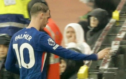 Cole Palmer nổi giận vì bị thay sớm ở trận Chelsea thua Man Utd