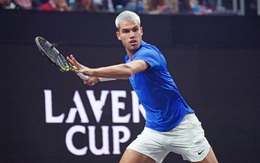 Cú đánh khó tin của Alcaraz khiến cả sân ngả mũ thán phục