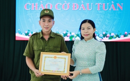 Khen thưởng đột xuất thành viên lực lượng an ninh cơ sở cứu kịp thời học sinh rơi xuống sông