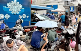 Xếp hàng mua vàng