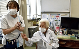 Bác sĩ 100 tuổi ở Nhật Bản vẫn chưa nghỉ hưu, tiết lộ bí quyết sống thọ dù từng bị ung thư