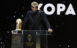 Lamine Yamal đãi Barca ăn hamburger lúc nửa đêm sau Gala Quả bóng vàng