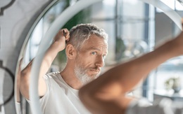 Đinh hương, lá nguyệt quế và cà phê có thể chữa tóc bạc trong 4 phút?