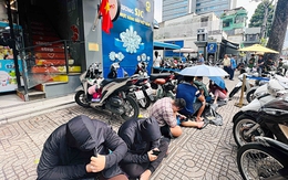 Xếp hàng mua vàng: Nhắm mắt mua đại, rước hại về sau